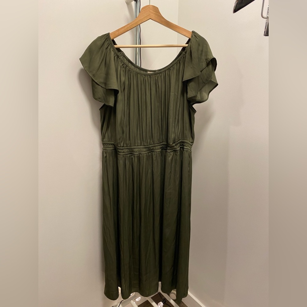 Empire waisted green flowy Loft dress. Size. XL. Worn once.